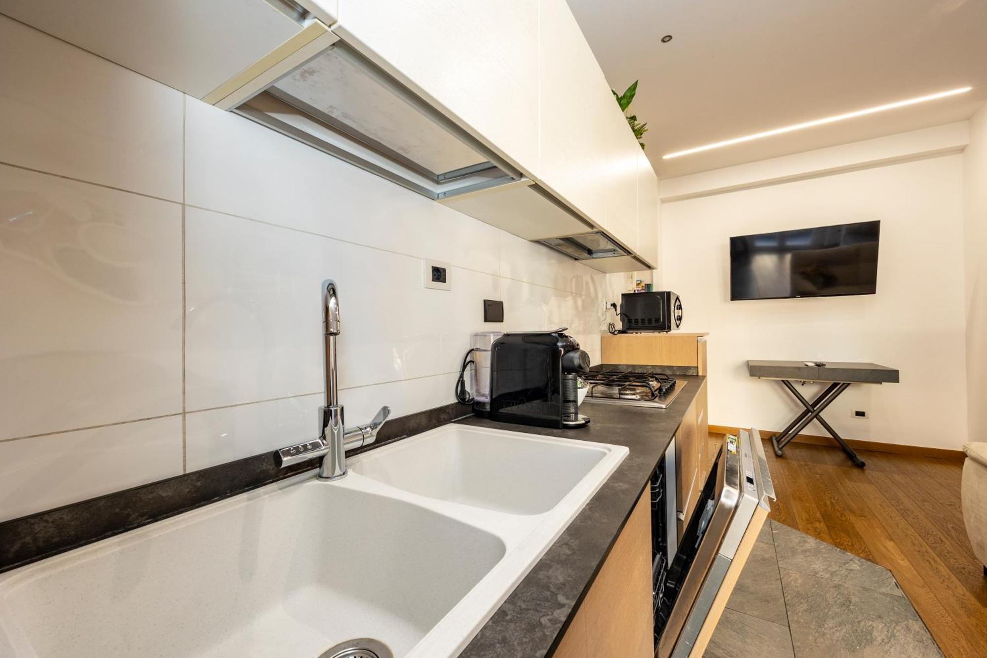 Stylish Apartment Rome Air Conditionig Wifi Tv 50 Metro 4 Minutes Away מראה חיצוני תמונה
