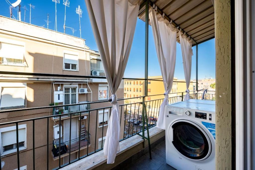 Stylish Apartment Rome Air Conditionig Wifi Tv 50 Metro 4 Minutes Away מראה חיצוני תמונה