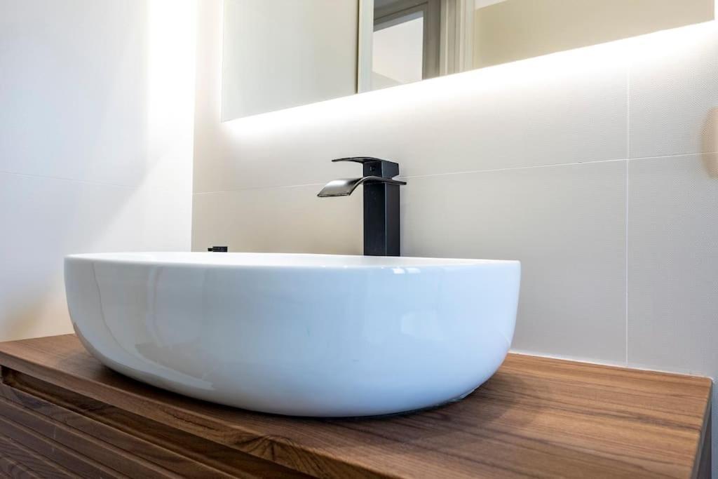 Stylish Apartment Rome Air Conditionig Wifi Tv 50 Metro 4 Minutes Away מראה חיצוני תמונה